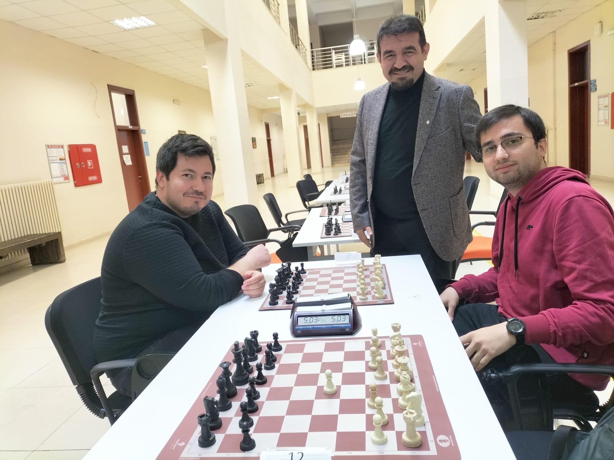 Satranç Topluluğu, Satranç Turnuvası etkinliğini düzenledi.