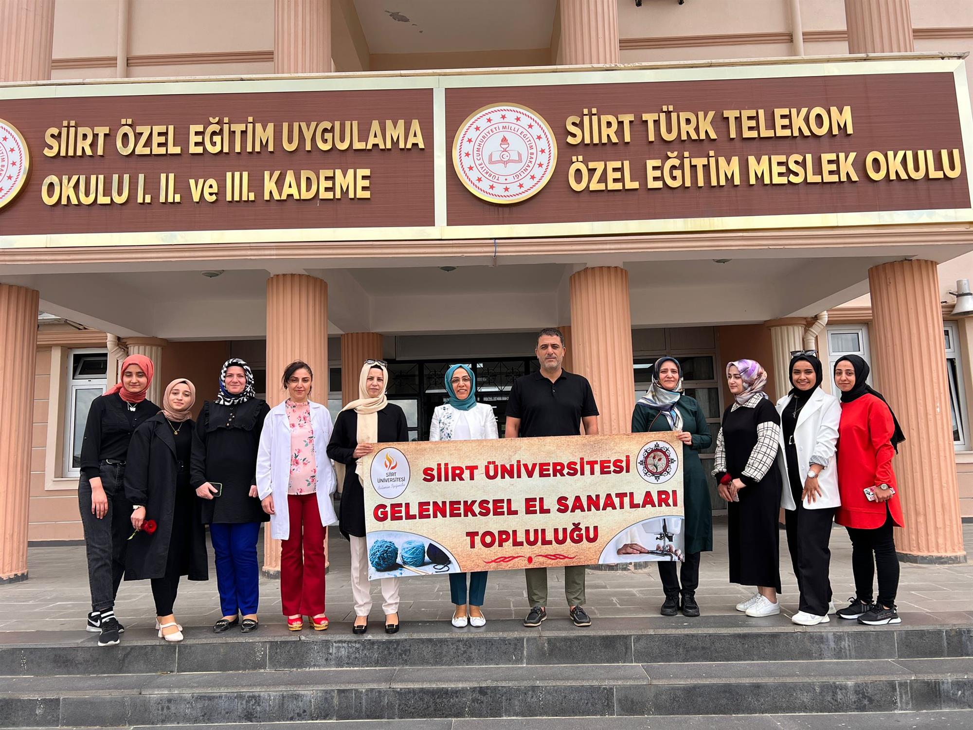 Geleneksel El Sanatları Topluluğu, Türk Telekom Özel Eğitim Merkezinde Ebru etkinliğini düzenledi.