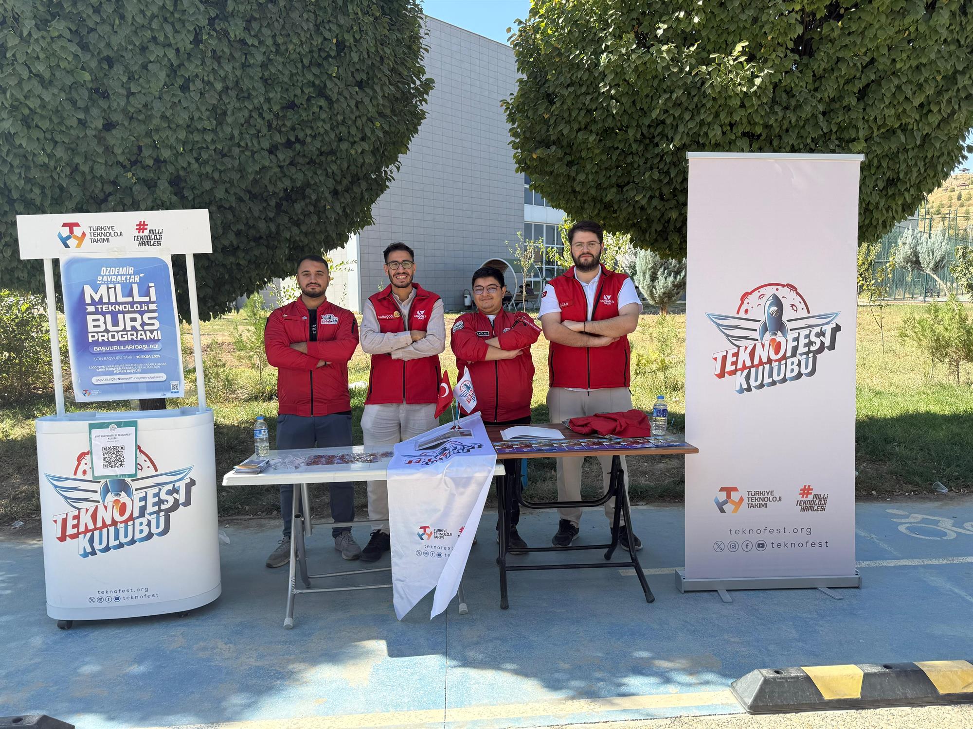 Teknofest Topluluğu, Teknofest ve T3 Vakfı Burs Tanıtımı etkinliğin düzenledi.