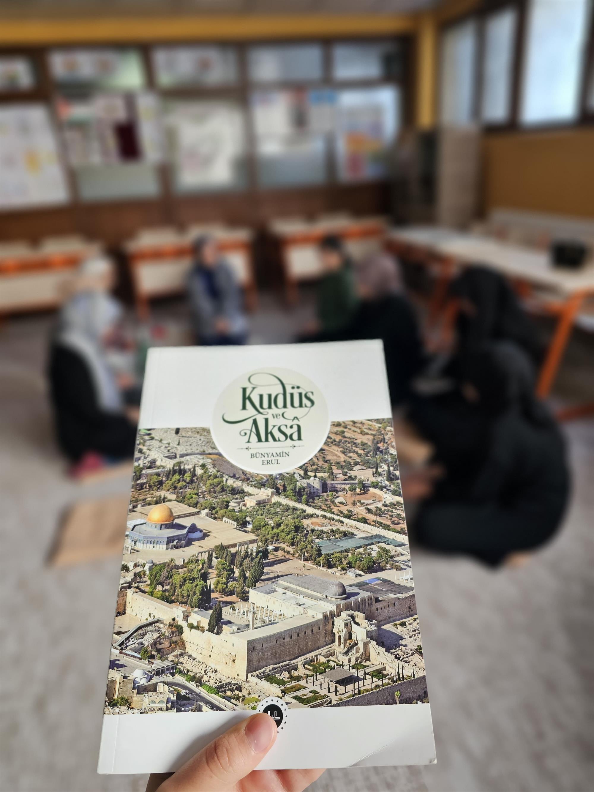 Makdis Gençlik Topluluğu, Kitap Tahlili etkinliğini düzenledi.