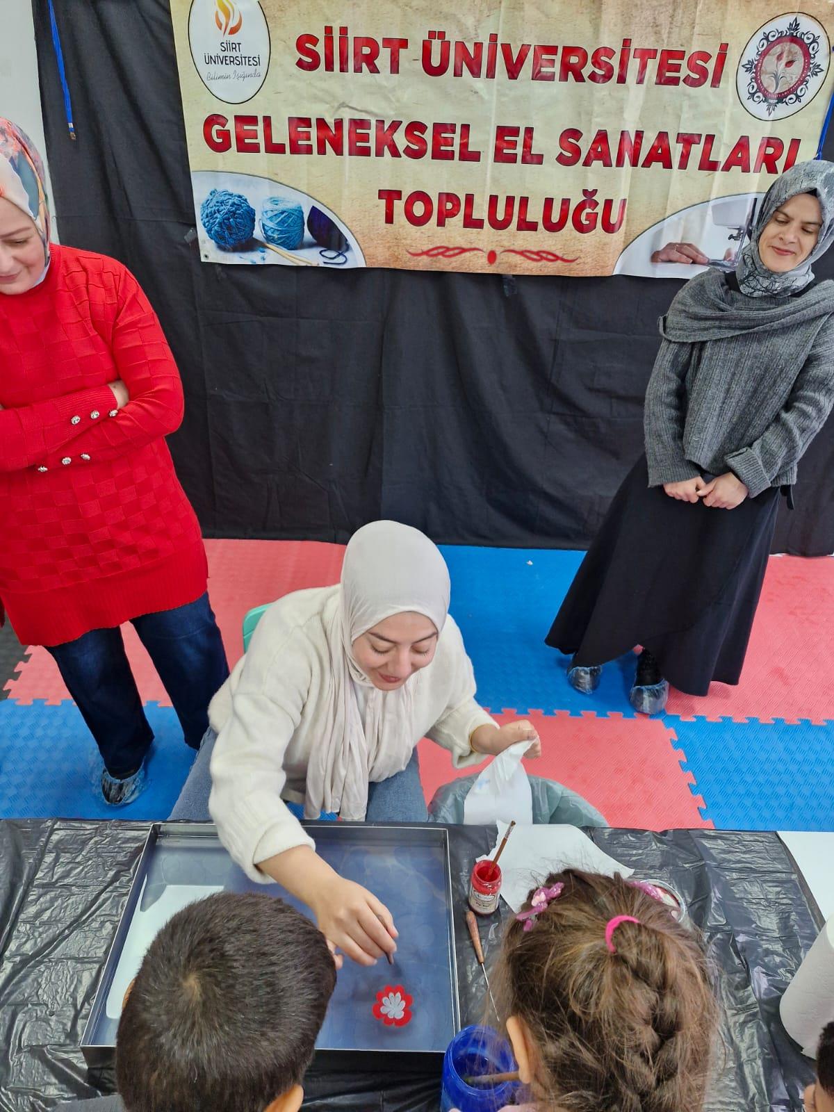 Geleneksel El Sanatları Topluluğu, Siirt Gazze Melekler Anaokulunda Ebru Sanatı etkinliği düzenledi.