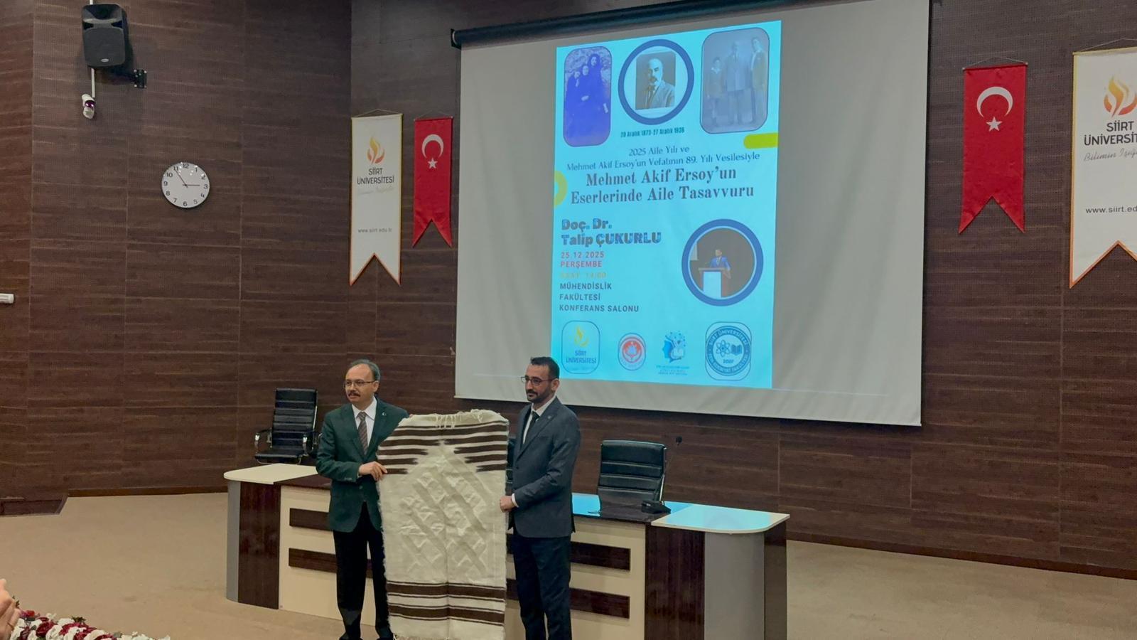 Şiir ve Şuur Topluluğu, Mehmet Akif Ersoyun Eserlerinde Aile Tasavvuru etkinliğini düzenledi.