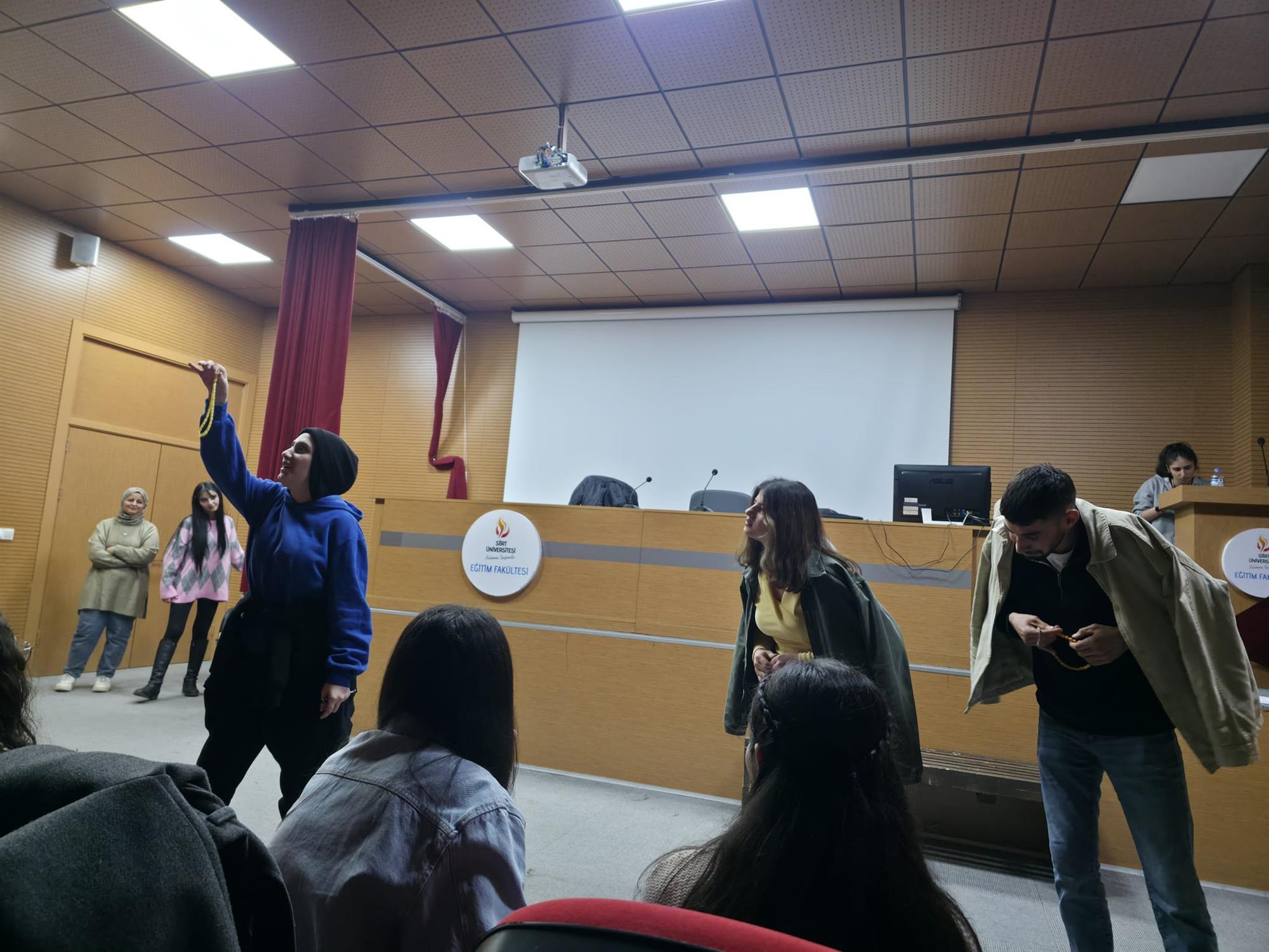 Sözsüz Anlatımın Gücü: Dans ve Hareketle Drama Atölyesi Gerçekleştirildi