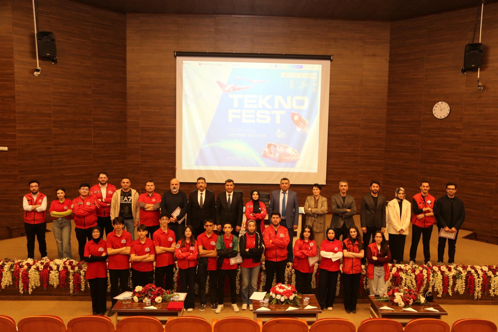 Teknolojiye İlham Veren Buluşma: TEKNOFEST Tanıtımı ve Finalistlere Tebrik Programı Yoğun İlgi Gördü