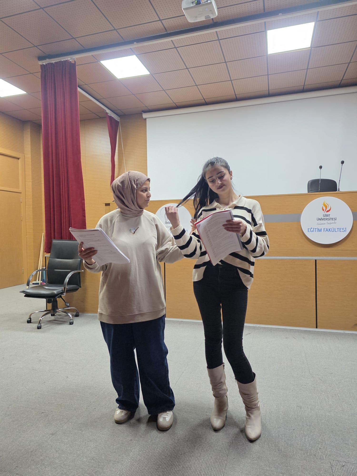 Seyirci Sahneye Çıktı: Forum Tiyatrosu Teknikleri Eğitimi Yoğun İlgi Gördü