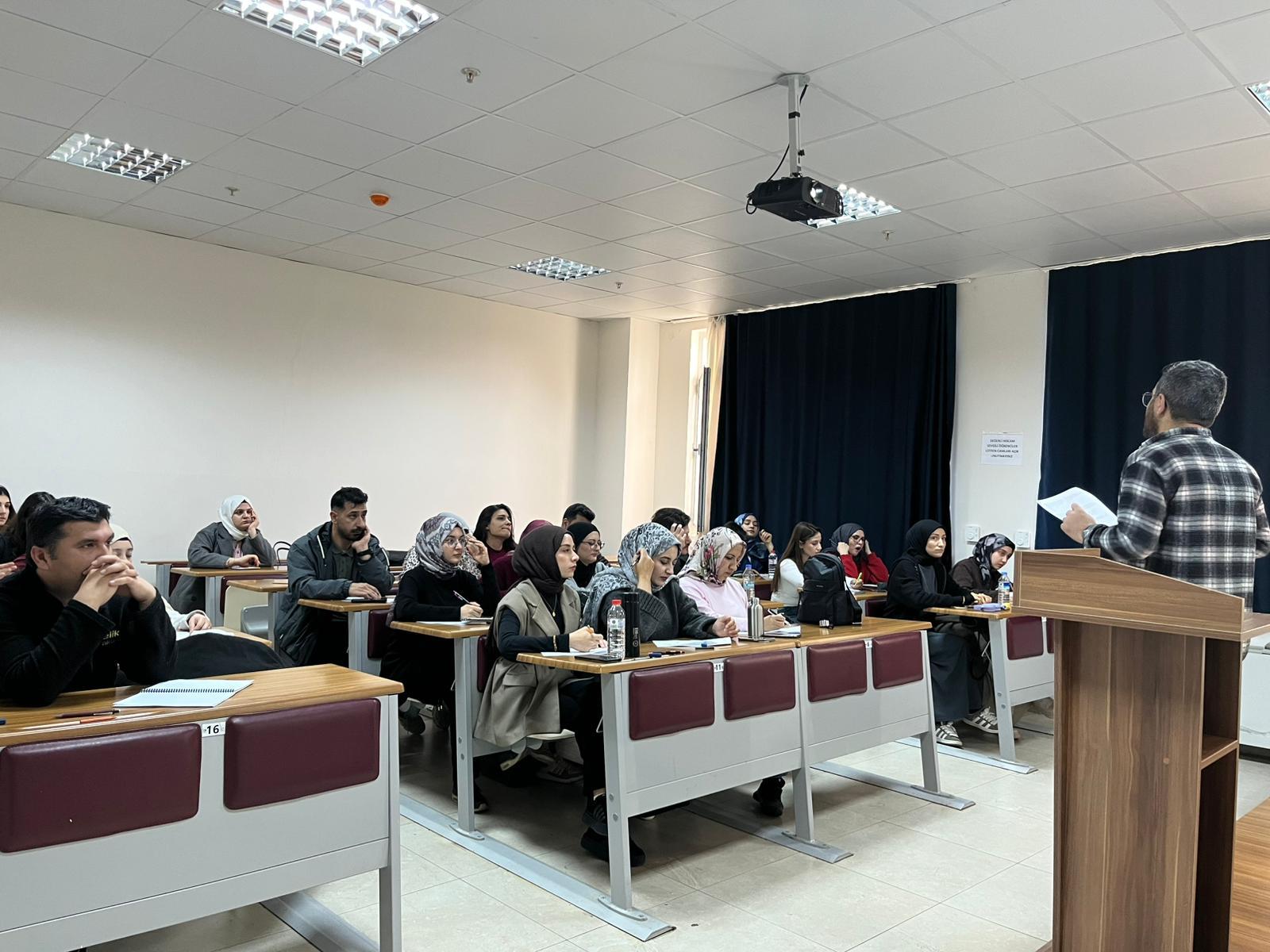 YDS Başarısı İçin Stratejik Rehberlik Oturumu Düzenlendi